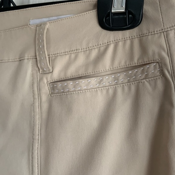 Callaway Ladies golf pants. Convertible to Capri length. Worn once. Like new - Picture 2 of 6